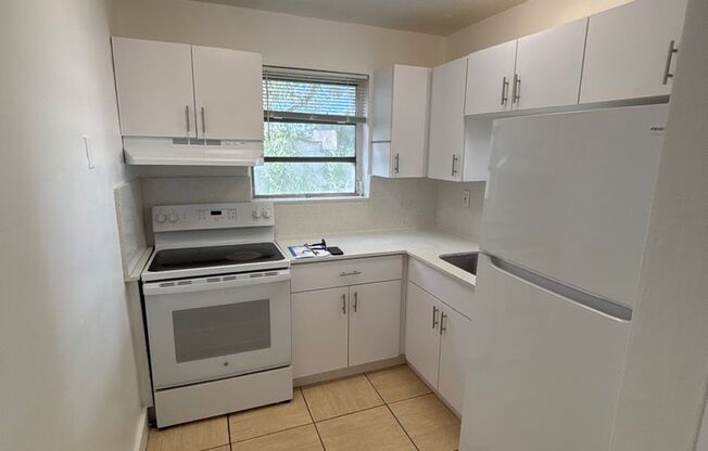 Spacious 2 Bedroom, 1.5 Bath Apartment –