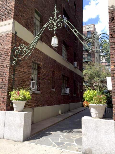 2 beds, 1 bath, $5,000, Unit 1-P