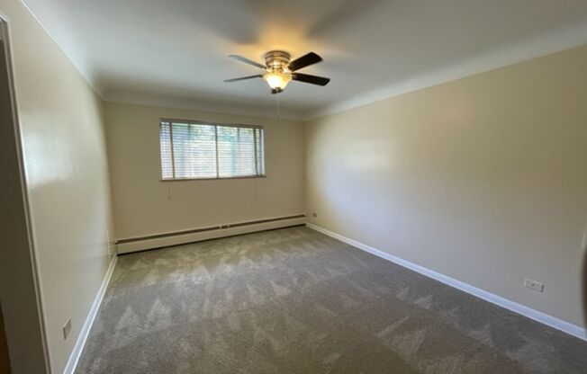 2 beds, 1 bath, 908 sqft, $1,595, Unit 208