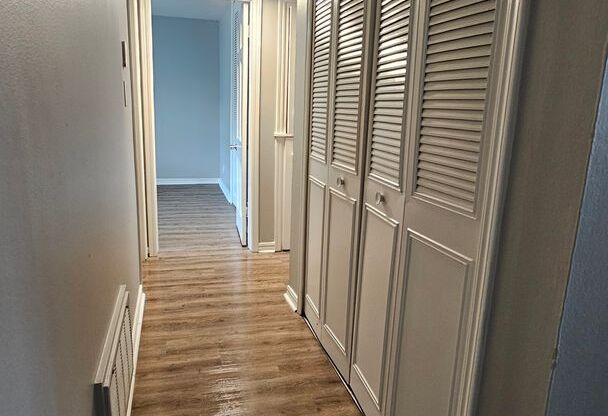 2 beds, 2 baths, 925 sqft, $1,300, Unit 218