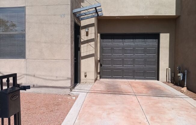 915 Edith Blvd NE