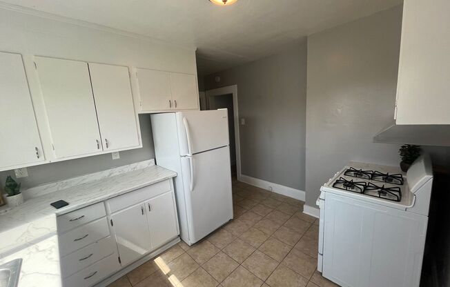 2 beds, 1 bath, $2,550