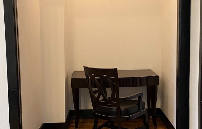 Studio, 1 bath, 405 sqft, $1,000, Unit Unit 4