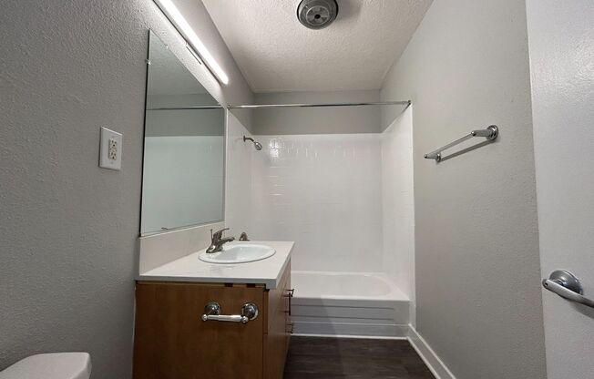 2 beds, 1 bath, 950 sqft, $2,895, Unit 1720-4