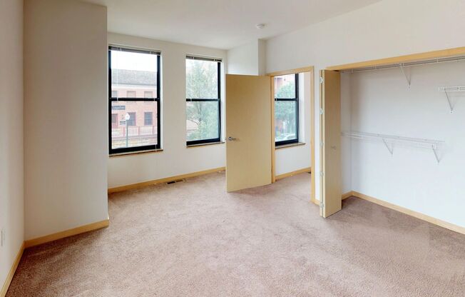 2 beds, 1.5 baths, $2,450, Unit 602 W Main St