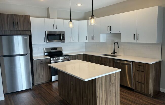 2 beds, 2 baths, 1,210 sqft, $2,000, Unit 320