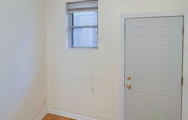3 beds, 2 baths, 1,140 sqft, $4,200, Unit 2521-B2