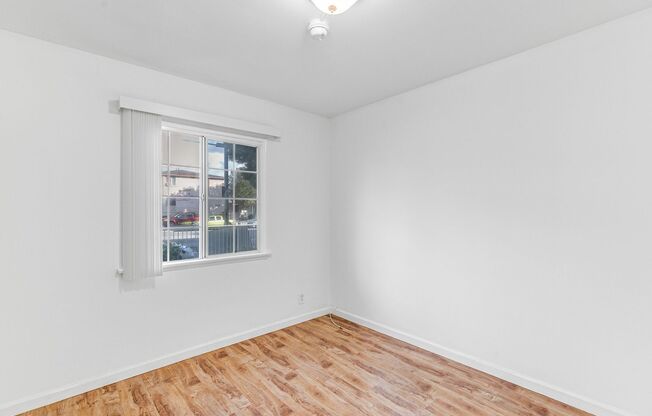 6537-6543 Woodley