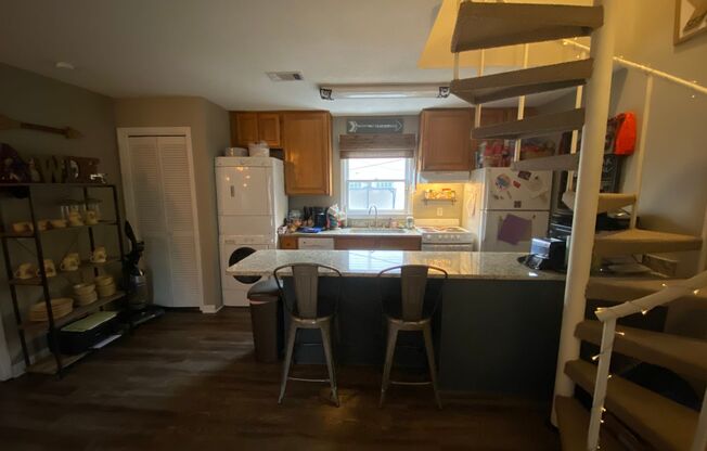 2 beds, 2 baths, $1,800