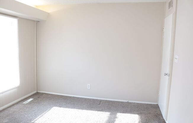 2 beds, 1 bath, 764 sqft, $875, Unit 57B