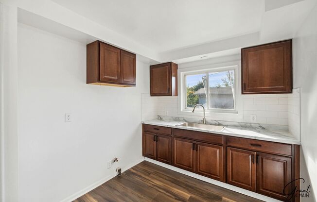 2 beds, 1 bath, $1,200, Unit 15472