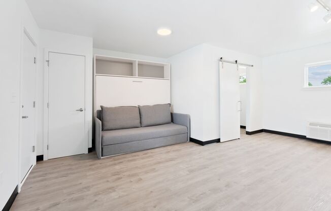 Studio, 1 bath, 420 sqft, $865, Unit 127