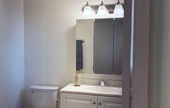 2 beds, 1.5 baths, 950 sqft, $2,045, Unit 52