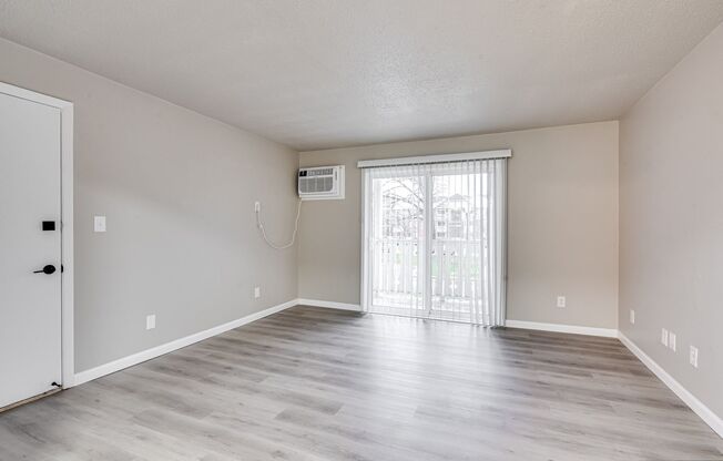 2 beds, 1 bath, 670 sqft, $1,199, Unit 2223 - 3C
