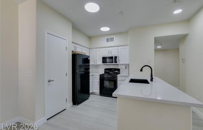 3 beds, 2 baths, $1,850, Unit # 3104