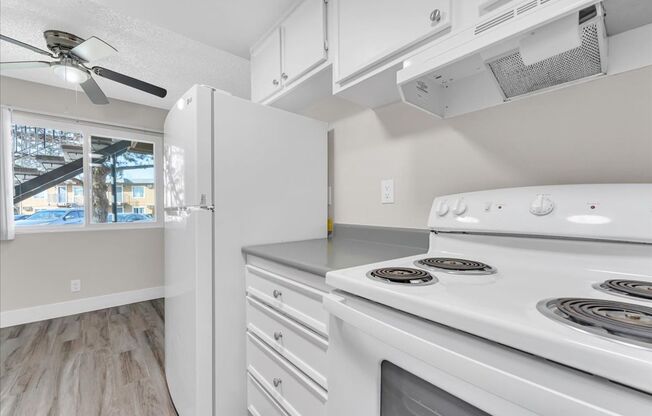 2 beds, 1 bath, 860 sqft, $1,645, Unit 40B