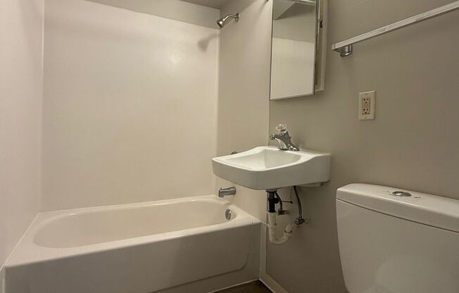 1 bed, 1 bath, 350 sqft, $1,195, Unit 211