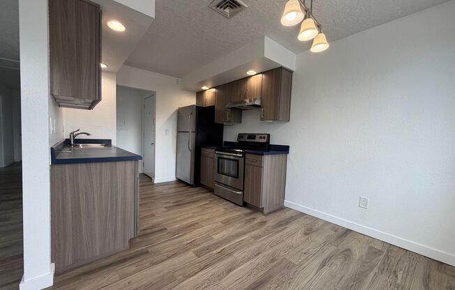 3 beds, 2 baths, 985 sqft, $2,375, Unit 401