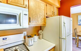 2 beds, 1 bath, $1,300