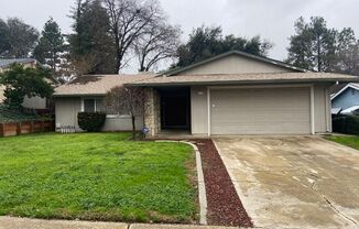 Super clean! 3 Bdrm, 2 Bath near Greenback & Trajan