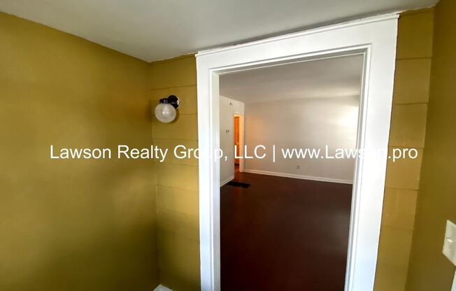 2 beds, 1 bath, $1,095