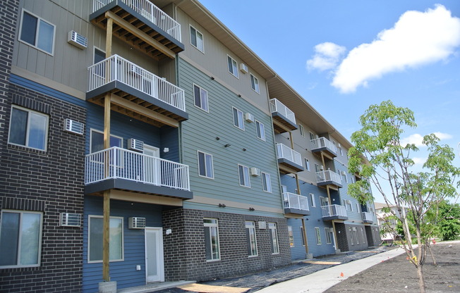 4 beds, 3 baths, $1,895, Unit 302