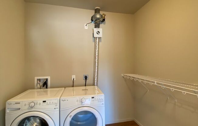 1 bed, 1 bath, 718 sqft, $1,280, Unit 375