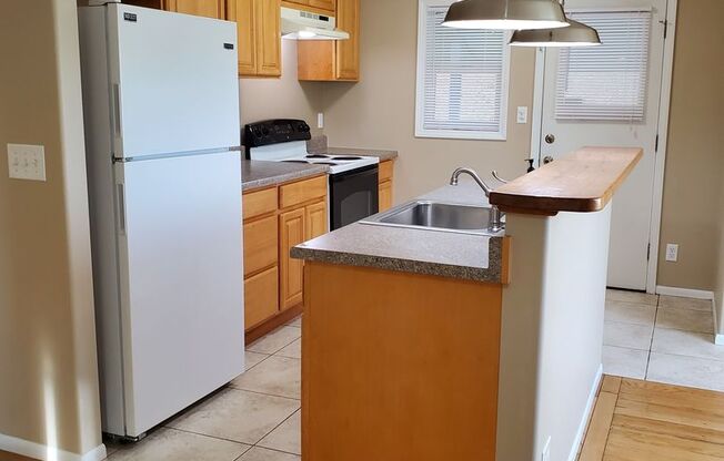 Charming 3 bedroom 1 bath Sheridan Park/Manette Duplex