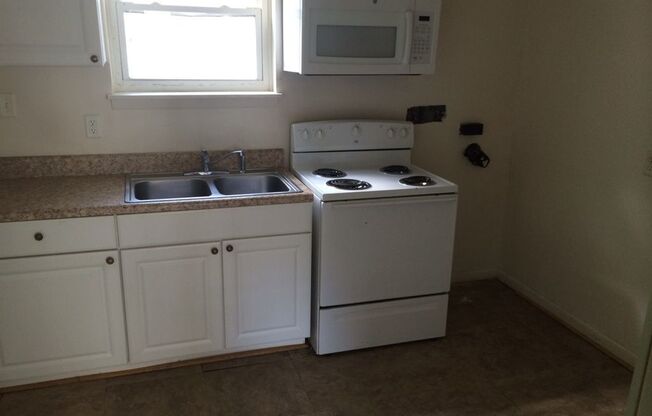 2 beds, 1 bath, $1,099