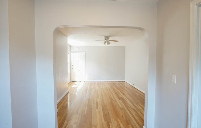 Charming NW 1-Bed Ready Late May!