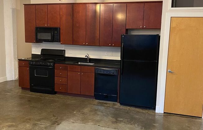 Studio, 1 bath, 610 sqft, $900, Unit 110-408