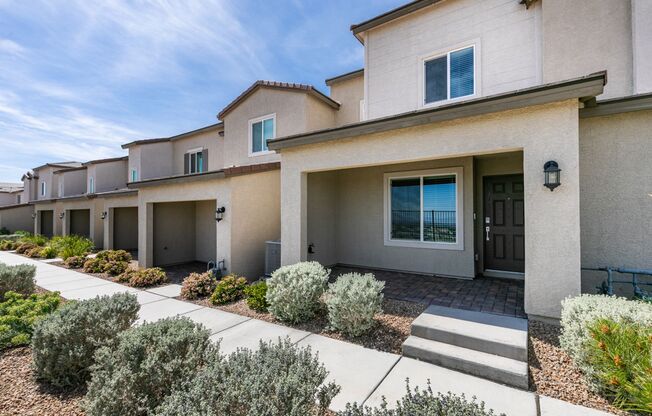 Beautiful 3 Bedroom Townhome with Mountain Views