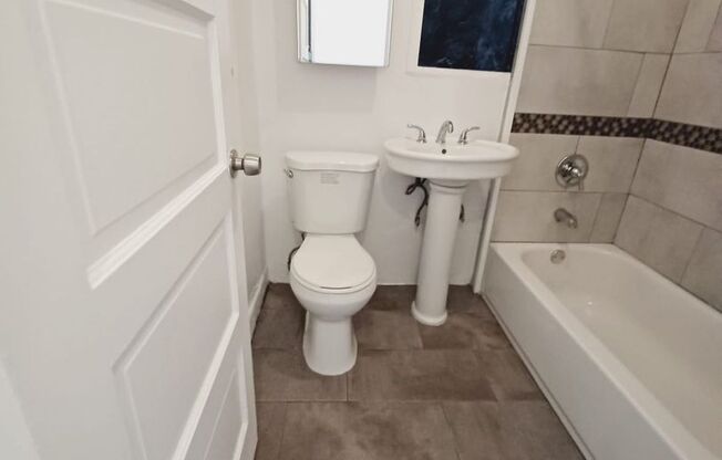 Studio, 1 bath, $1,095, Unit A10