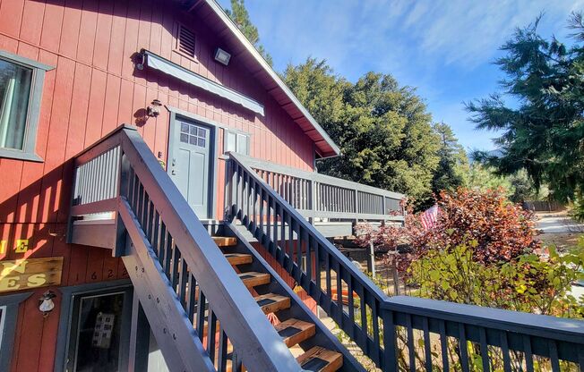 Stunning Second Story 3-Bedroom Apartment in Pine Mountain Club!