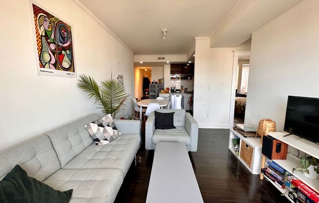 3 beds, 2 baths, 736 sqft, $2,995, Unit 46