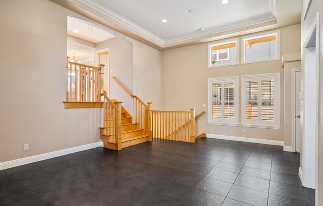 Spacious detached townhome available in South Redondo Beach