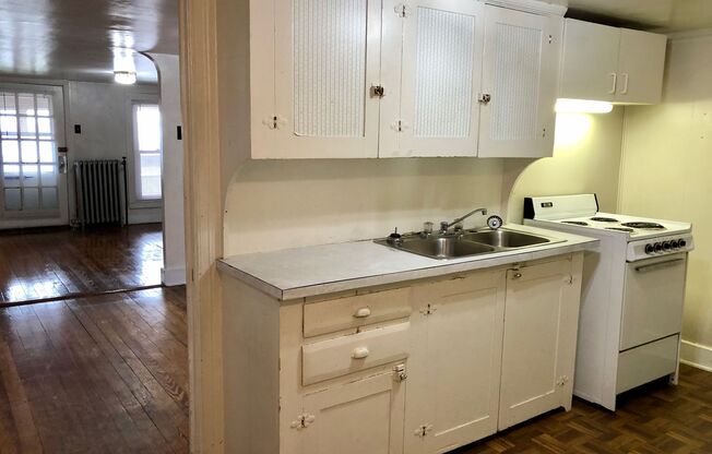 1 bed, 1 bath, $675, Unit 362 W BROADWAY APT #6