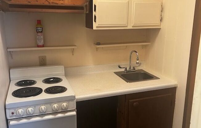 Studio, 1 bath, $650, Unit Benner - 1408 St.  James Place