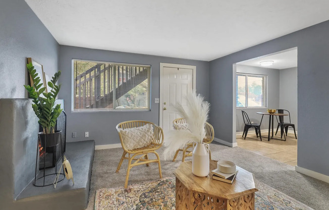 911 E Indiana Ave Apartments!