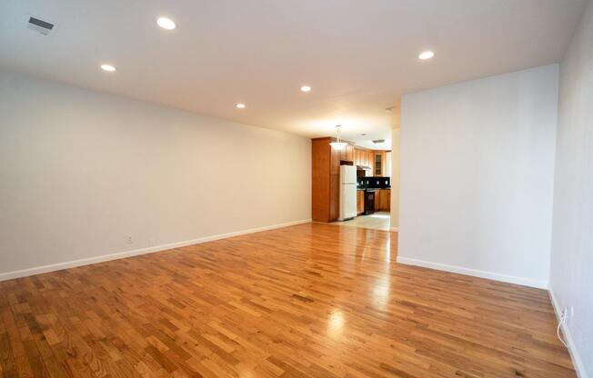 650 CYPRESS AVE