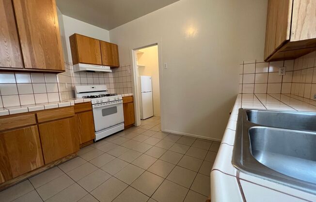 2 beds, 1 bath, $3,700