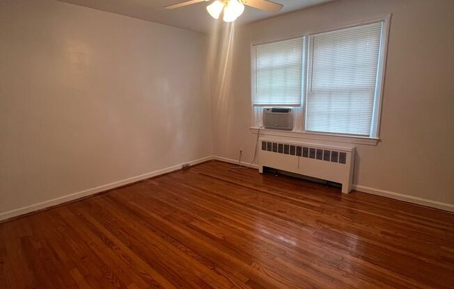 2 beds, 1 bath, $1,200