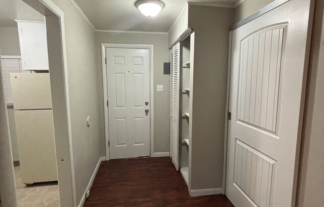 Renovated 1 & 2 Bedroom Apartments in Central Colorado Springs!