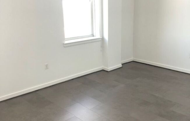 2 beds, 1 bath, 900 sqft, $1,999, Unit 200