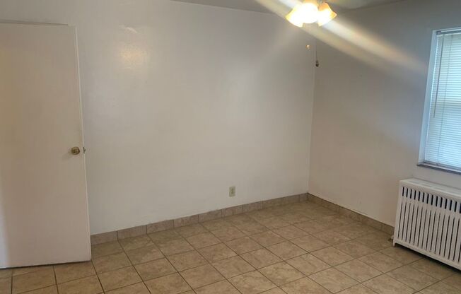 2 beds, 1 bath, $1,675, Unit C2