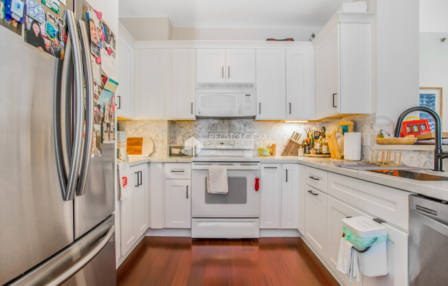 1 LAKESIDE DR