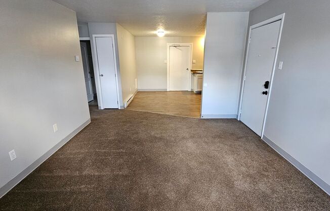 2 beds, 1 bath, $775, Unit 4