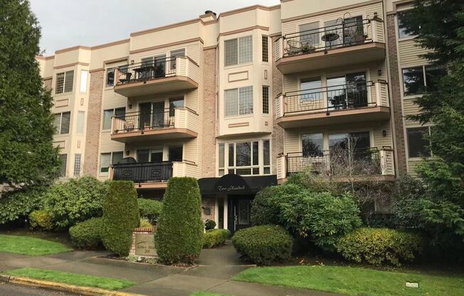 2 beds, 2 baths, $3,380, Unit Unit #16