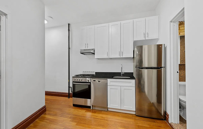 2 beds, 1 bath, $4,100, Unit 1B