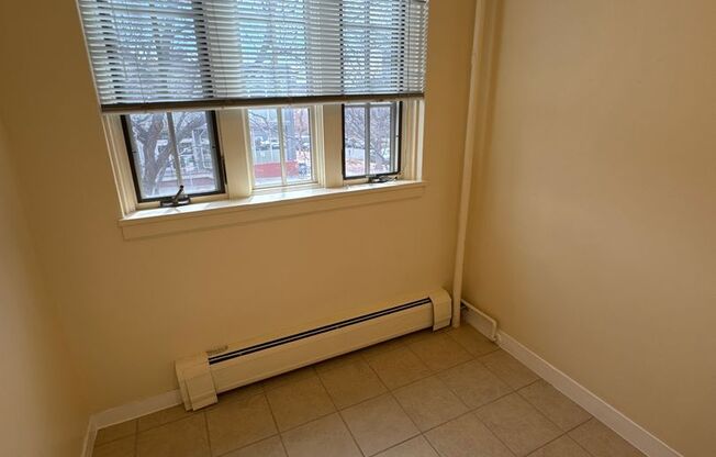 1 bed, 1 bath, 600 sqft, $1,195, Unit C-24